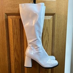 Ellie white platform heel zippered boots